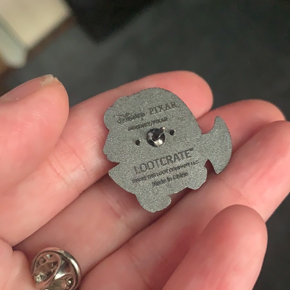 Disney Pixar LE Dori Pin Loot crate - Picture 3 of 3